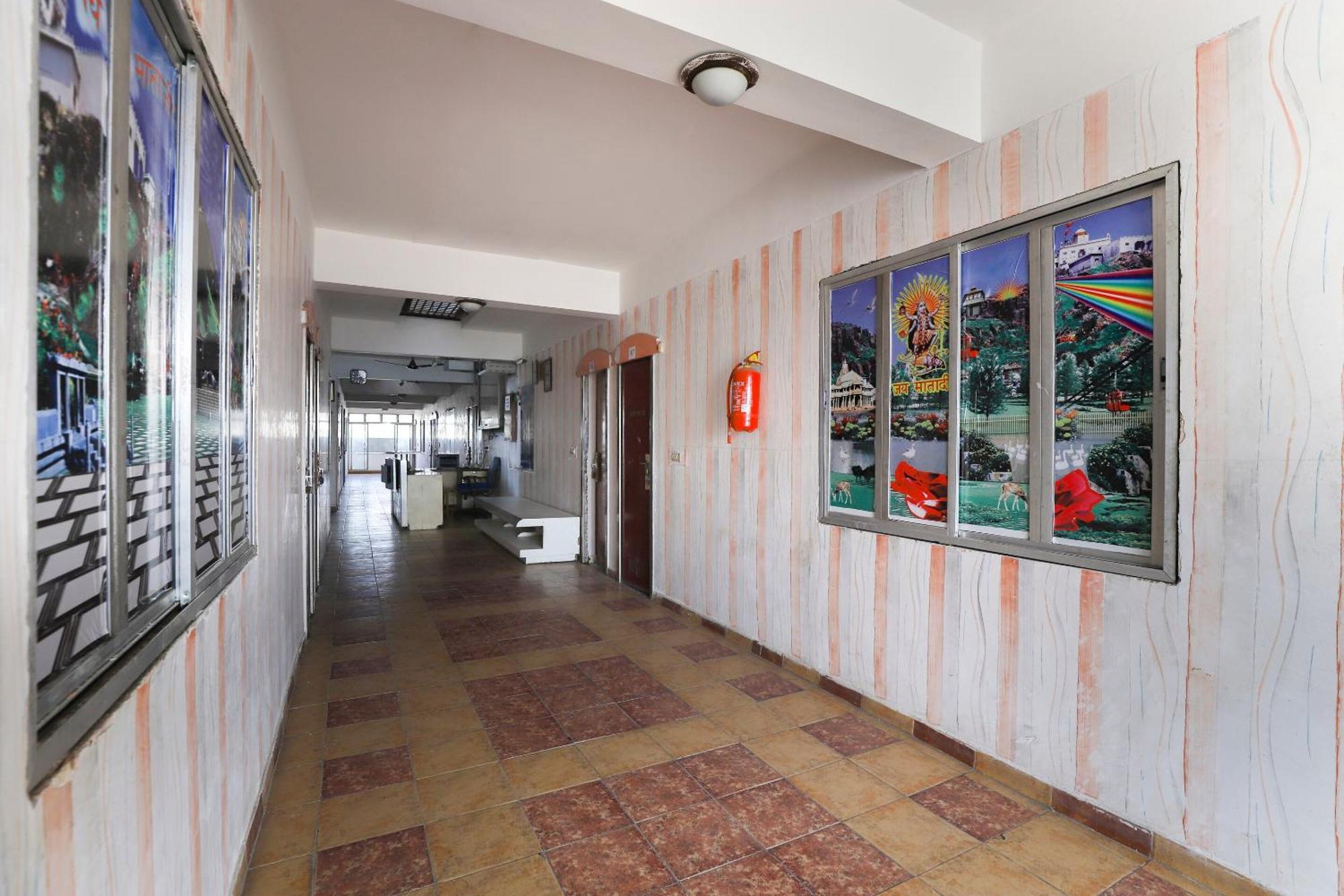 Spot On Hotel Shyam Inn Hālol Esterno foto